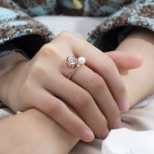 แหวนเพชรเม็ดกลมสามเม็ดประดับพลอยแซฟไฟร์สีม่วงจากแล็บ Messi Jewelry รุ่น MSR-1636 ทอง 18K - Product Image 5