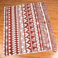 Tapis Jacquard Nordique en Polyester-Coton à Poils Courts (0,5 cm) avec Pompons pour Chambre, Salon, Entrée - Lavable en Machine
