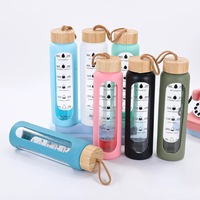Bouteille d'eau portable transparente personnalisable de 550 ml et 1 L (32 oz) anti-fuite pour étudiants, avec manchon en silicone et couvercle en bambou