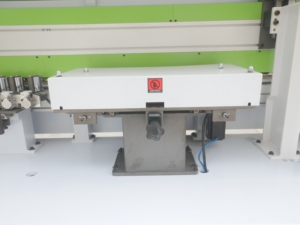 Máquina de Enchapado de Cantos para Paneles de Madera y Aluminio Honeycomb JD-FK900 de 30KW, Alta Productividad para Puertas, Paredes y Gabinetes - Product Image 2