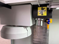 Centre d'usinage vertical CNC de petite taille de type nouveau JT VMC215, ISO20, trois axes, entièrement automatique, série haut de gamme DELEM, précision 0,01