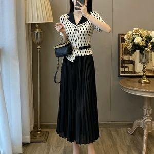 Miyake Vintage Plissee-Kleid mit Polka-Dot-Muster und <span class=keywords><strong>Blazer</strong></span>-Kragen - Freizeitkleid mit Taillierung und Plissee-Design Hochwertiges Damenkleid - Product Image 2