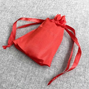 Sac de sport en satin personnalisé, petite pochette rouge à cordon avec logo imprimé pour le shopping - Product Image 6