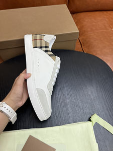 Venta al por mayor: Zapatillas de skate retro casuales de diseñador clásico de moda 2026, de caña baja, con parte superior de cuero genuino y cierre con cordones, para verano. - Product Image 4