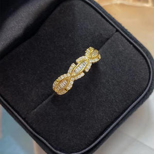 Anello Q710 Infinity Diamond Eternity Band in oro massiccio 18 carati con taglio baguette e incastonatura a canale, gioiello raffinato da donna per fidanzamento. - Product Image 5