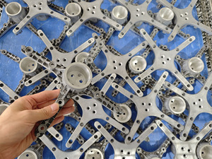 CR <span class=keywords><strong>OEM</strong></span> ODM定制ADC12铝压铸件高精度可靠质量机械零件直接来源 - Product Image 2