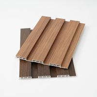 Paneles de revestimiento de paredes decorativos de fábrica profesional Panel de pared de PVC hueco de precio barato para decoración de interiores