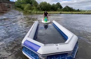 Plataforma Flotante Inflable Portátil, Ligera y Resistente para Surf, Muelle Flotante de PVC con Elevador para Embarcaciones - Product Image 6