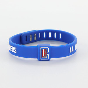 <span class=keywords><strong>Bracelet</strong></span> en silicone ajustable avec breloques d'équipes sportives Lakers Nets Warriors Bucks 76ers pour les fans de basketball - Product Image 4