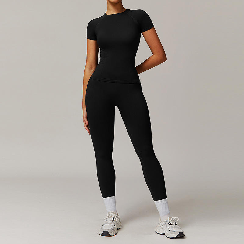 เลกกิ้งสีดำ + เสื้อ + กางเกง