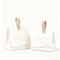 Sac cadeau de luxe personnalisé en marbre blanc doré écologique recyclable sac cadeau commercial en papier kraft poignées en carton UV