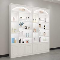 Diseño Interior de Salón de Belleza, Mueble de Exhibición para Tienda de Cuidado de la Piel, Estante con Iluminación LED, Dimensiones Personalizables, Alta Calidad y Durabilidad