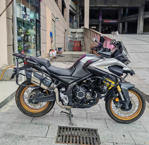 Utilisé pour le Cyclone RX600 2024. 600 cm³. Équipé de systèmes ABS et TCS. Motocyclettes d'aventure d'occasion de haute qualité - Product Image 2