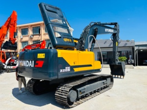 Excavadora HYUNDAI HX220S usada de buena calidad, buena vida del tren de rodaje, buen servicio, entrega inmediata disponible - Product Image 2