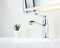 Grifo Mezclador de Lavabo de Baño de Estilo Victoriano Tradicional Maynosi, Monomando, con Caños Flexibles, Cromado Pulido