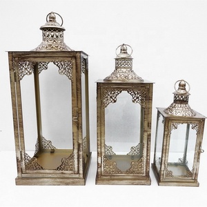 Set di 3 <span class=keywords><strong>Portacandele</strong></span> e Lanterne in Metallo Dorato Antico Marocchino con Stampa Personalizzabile per Decorazione Casa e Uso Votivo - Product Image 1
