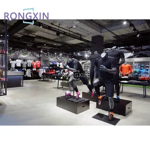 Estantería de exhibición para tienda de ropa deportiva, moderno diseño personalizado para interiores, accesorios de Metal para tienda de ropa deportiva