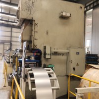 Máquina Automática Anticolisión para Formar Vigas de Parachoques de Automóviles con Prensa Punzonadora y Corte Hidráulico