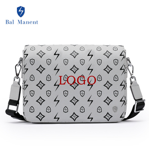 Sac à bandoulière en cuir de <span class=keywords><strong>luxe</strong></span> pour <span class=keywords><strong>homme</strong></span>, sac messager personnalisé en cuir tendance, sac bandoulière de haute qualité pour <span class=keywords><strong>homme</strong></span> - Product Image 3