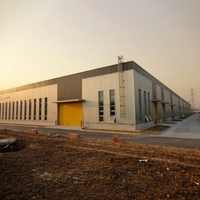 Bâtiment à structure en acier, entrepôt, atelier, hangar avec design personnalisé