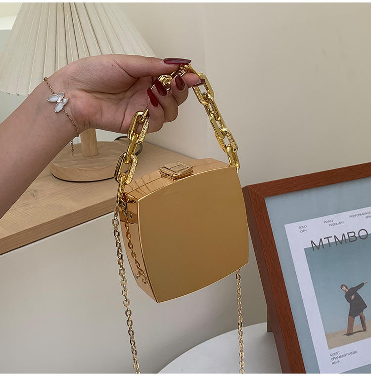 โกลเด้น