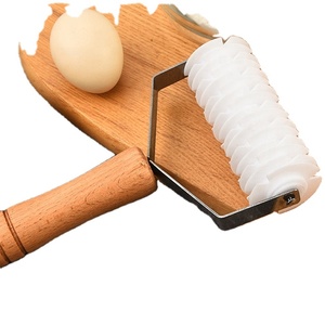 Cortador de Pizza Plegable Multifunción de Metal al por Mayor con Mango de Madera y Rodillo para Masa, Herramientas de Cocina para Hornear - Product Image 2