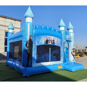Château gonflable personnalisé Winter Wonderland avec zone de rebond, jeux et toboggan |   Amusements gonflables commerciaux - Product Image 2