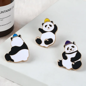Broches de metal personalizados con diseño de panda, elegantes, al por mayor, de esmalte duro y suave, para ropa - Product Image 1