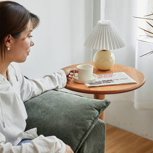 Table d'appoint en bois massif avec plateau rond en bois de cerisier, table de chevet, table de salon, table basse - Product Image 4