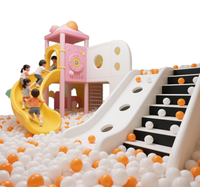Structure de jeu intérieure non gonflable avec piscine à balles, piano et toboggan pour centres commerciaux, écoles et maternelles