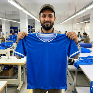 Conjunto de Camiseta de Fútbol Personalizada para Hombre |   Camiseta y Pantalones Cortos de Fútbol Lisos |   Uniforme Deportivo de Poliéster de Secado Rápido |   Fabricante OEM y ODM - Product Image 4
