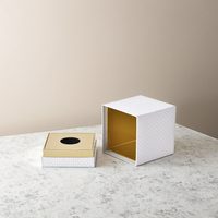 Boîtes de papier d'emballage de luxe personnalisées en blanc et or parfum/cosmétique avec insert en mousse pour offrir des cadeaux de qualité supérieure