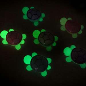 แม่เหล็กติดตู้เย็นรูปเต่าเรซิ่น 3 มิติ ขนาดใหญ่ ขายส่ง น่ารัก การ์ตูนทันสมัย ของตกแต่งบ้าน ของขวัญสร้างสรรค์ สติ๊กเกอร์แม่เหล็กคุณภาพดี - Product Image 4