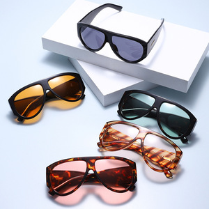 Nuovi <span class=keywords><strong>Occhiali</strong></span> da Sole alla Moda Universali Stile Streetwear Protezione UV Personalità Abbinabili a Tutti gli Abiti per Uomini e Donne - Product Image 3