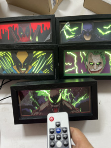 Bestseller Shopify: Lightbox con Dipinto Ispirato agli <span class=keywords><strong>Anime</strong></span>, Regalo Unico per Fan degli <span class=keywords><strong>Anime</strong></span>, Design Estetico Bianco e Nero RGB da 8 Pollici - Product Image 3