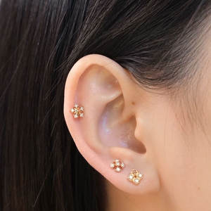 Pendientes de Oro Sólido de 14K con Diamante Natural, Diseño Minimalista y Moderno, Venta al por Mayor de Joyería Fina - Product Image 6