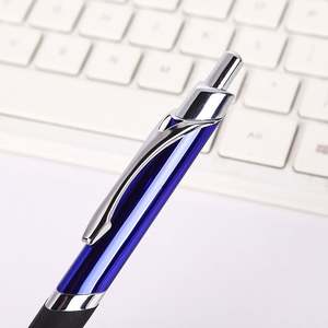 Nouveau stylo bille triangulaire de haute qualité en promotion avec logo personnalisé et grip en caoutchouc - Product Image 4