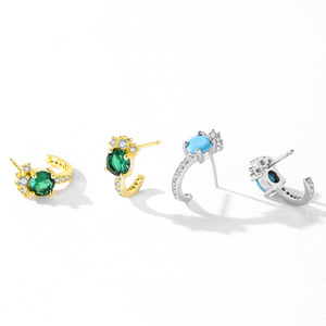 Boucles d'oreilles clous en forme de J personnalisables en cuivre et argent sterling S925 avec zircon rond et turquoise - Exclusives pour femmes - Product Image 4