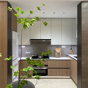 Meubles de cuisine en bois sur mesure de Chine avec réfrigérateur intégré et poignées encastrées - Product Image 3