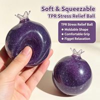 Balle anti-stress souple Grenade Violette en silicone, avec rembourrage en gel cristallin, à récupération lente, jouet sensoriel unisexe pour la vente en gros
