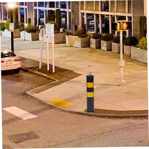 頑丈な50cm高さの安全ボラード - 駐車場や車道用の黒と黄色の反射材付き交通障害物ポスト - Product Image 4