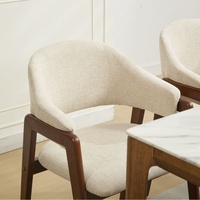 Chaise de salle à manger en bois d'hévéa de style nordique moderne, dossier et accoudoirs souples, structure en bois massif, revêtement en tissu pour la maison, le café et le restaurant