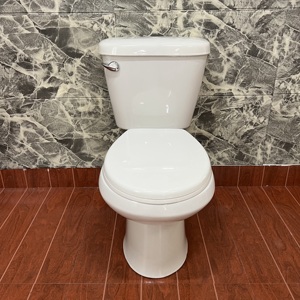 Conjunto de Vaso Sanitário Cerâmico Moderno de Duas Peças com Instalação Montada no Chão a Preço de Atacado - Product Image 3