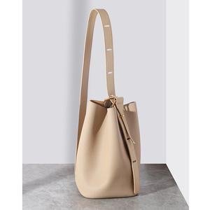Sac seau haut de gamme personnalisable en cuir véritable, grande capacité, avec fermeture éclair, idéal pour le printemps et l'été, pour les trajets quotidiens - Product Image 5