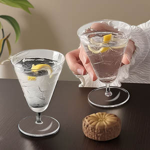 Bicchiere da Martini a Stelo Corto, Set di Bicchieri da Cocktail Minimalisti a Forma di V, Set di Bicchieri in Vetro Trasparente Stile Giapponese per Acqua, Liquori e Dessert 200ml - Product Image 3