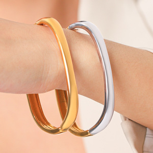 Bracelet manchette carré géométrique minimaliste en acier inoxydable poli miroir, anti-décoloration, avec fermoir métallique, accessoires quotidiens pour femmes - Product Image 2