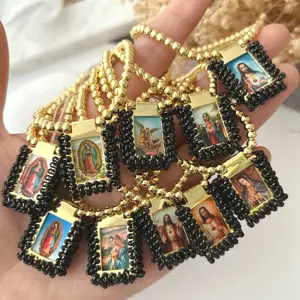 Nova moda artesanal a Virgen de Guadalupe enrolando pulseiras frisadas