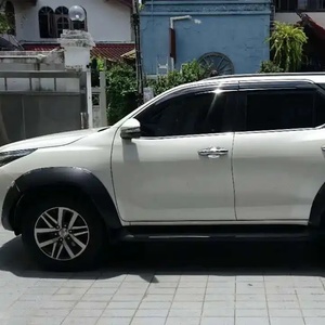 Vente Flash : Élargisseurs d'ailes de voiture en ABS style fibre de carbone noire pour Toyota Fortuner 2016 et suivants - Product Image 2