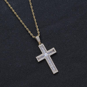 Collana con Pendente a Croce Cattolica con Zirconi Incastonati in Acciaio Inox 316 Placcato Oro 18K PVD Gioielli Raffinati per Donne e Uomini <span class=keywords><strong>2026</strong></span> - Product Image 6