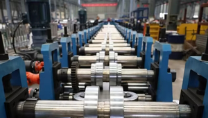 Hochwertige Solarpanel-Federbein kanal maschinen Uni strut <span class=keywords><strong>C</strong></span>-Kanal-Photovoltaik-Stütz walzen form maschine - Product Image 3